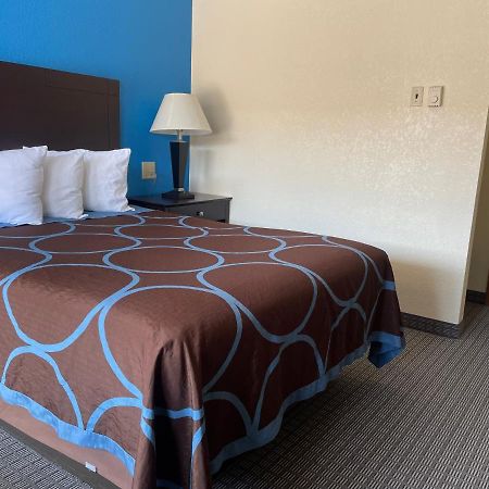 Amerivu Inn & Suites О-Клэр Экстерьер фото